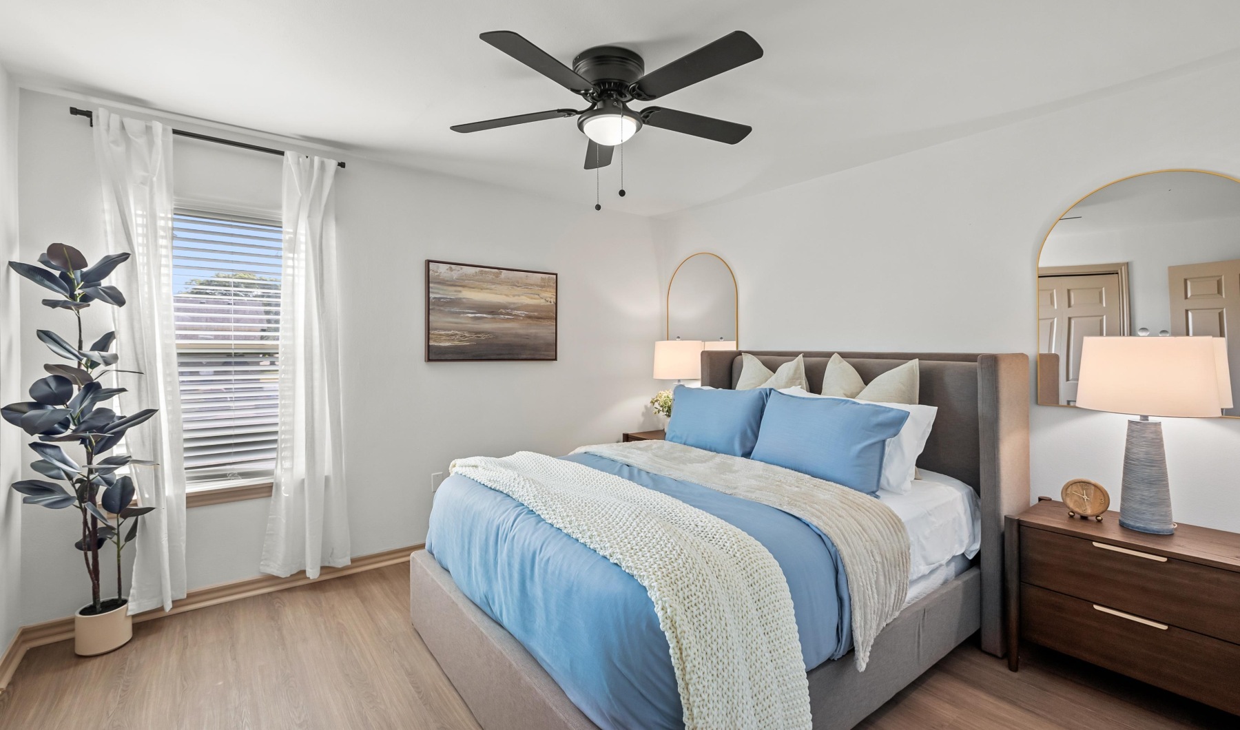 Bedroom with large bed and lots of room to live